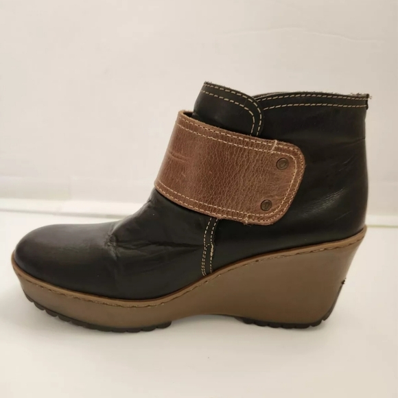 Fly London size 39 leather wedge bootie black tan boot - Picture 3 of 13